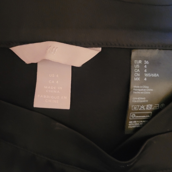 🌺3/$50 H&M Black Wrap Skirt - Picture 2 of 5